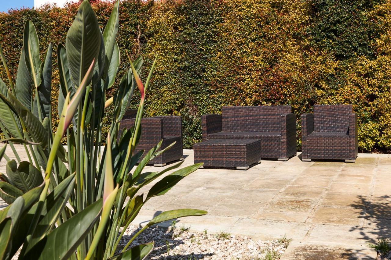 Il Giardino Di Flora Con Piscina Lecce Exterior foto