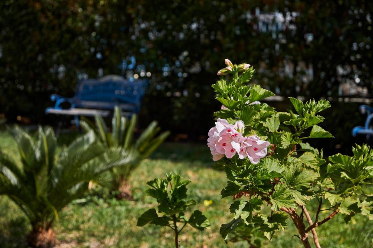 Il Giardino Di Flora Con Piscina Lecce Exterior foto