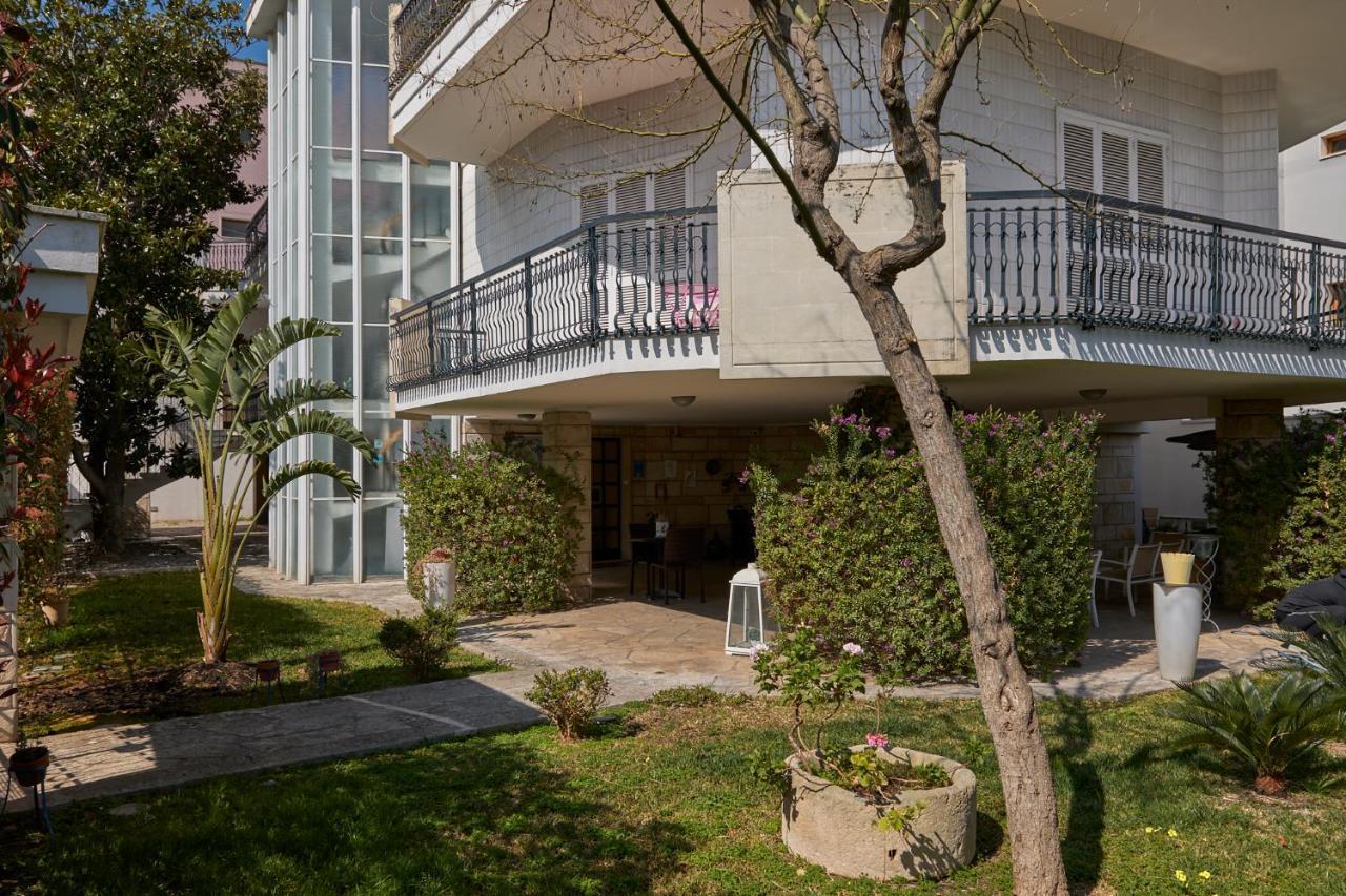 Il Giardino Di Flora Con Piscina Lecce Exterior foto