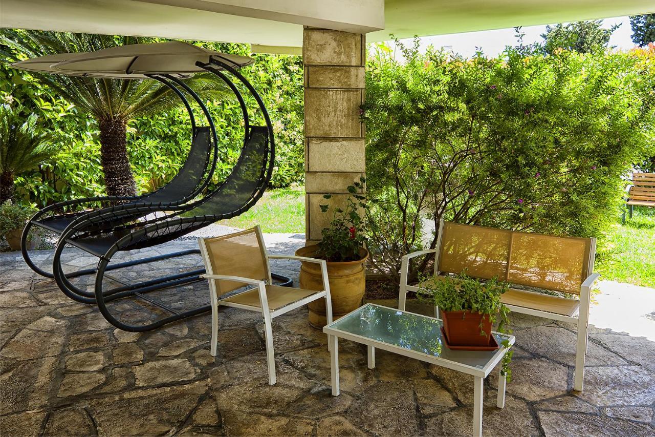 Il Giardino Di Flora Con Piscina Lecce Exterior foto