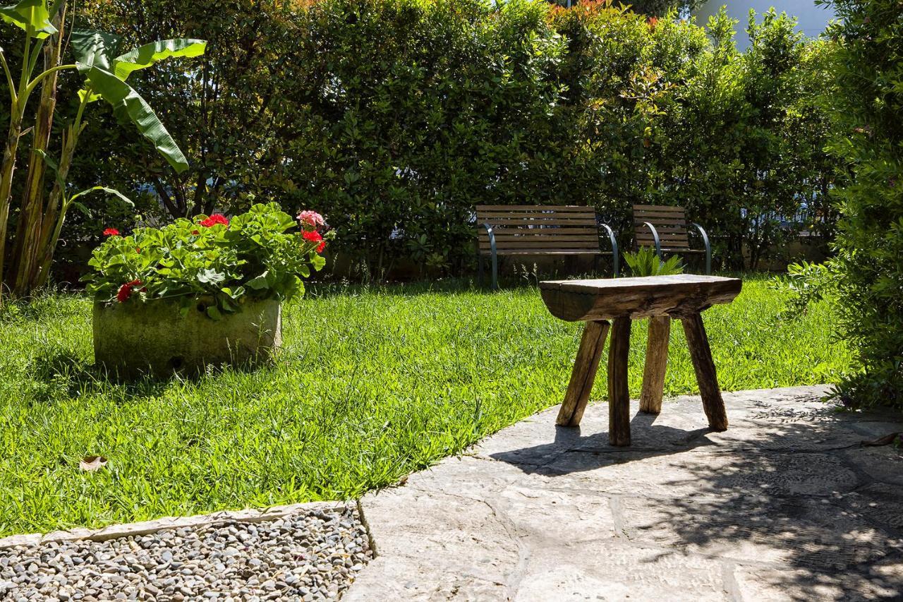 Il Giardino Di Flora Con Piscina Lecce Exterior foto